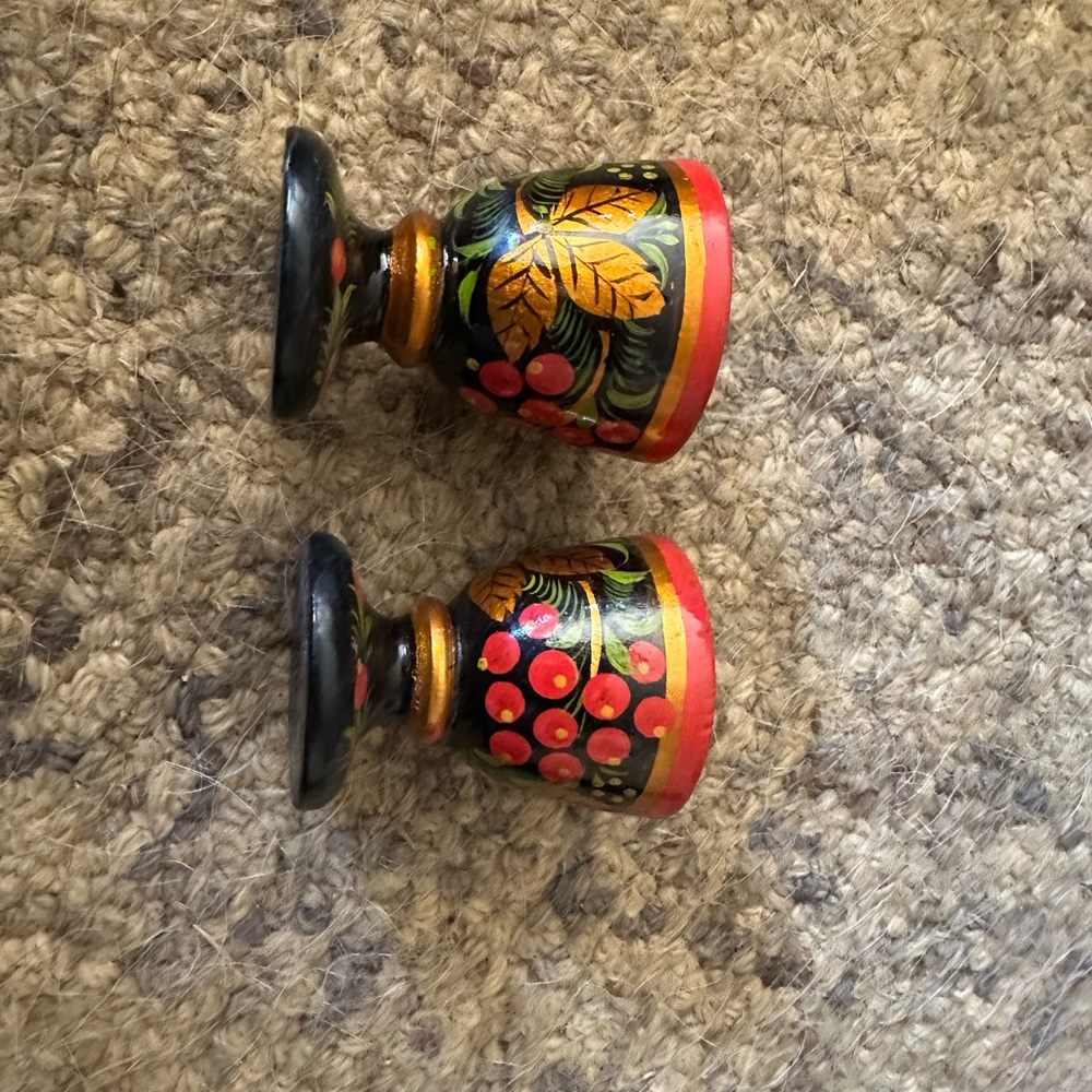 2 egg cups